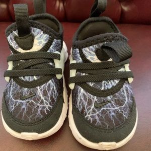 Toddlers Nike shoes size 4C